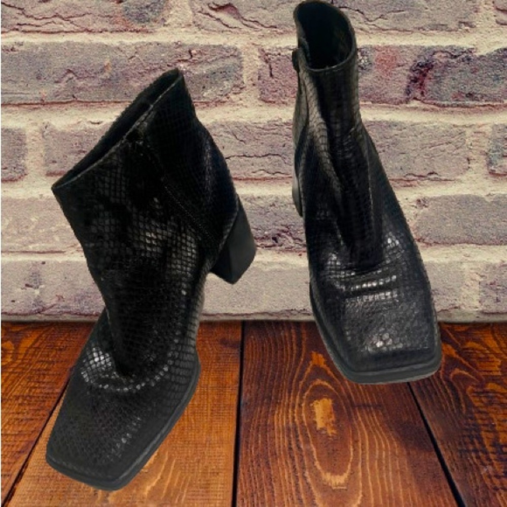 Black Leather Snakeskin Patterned, Square Toed, A… - image 1